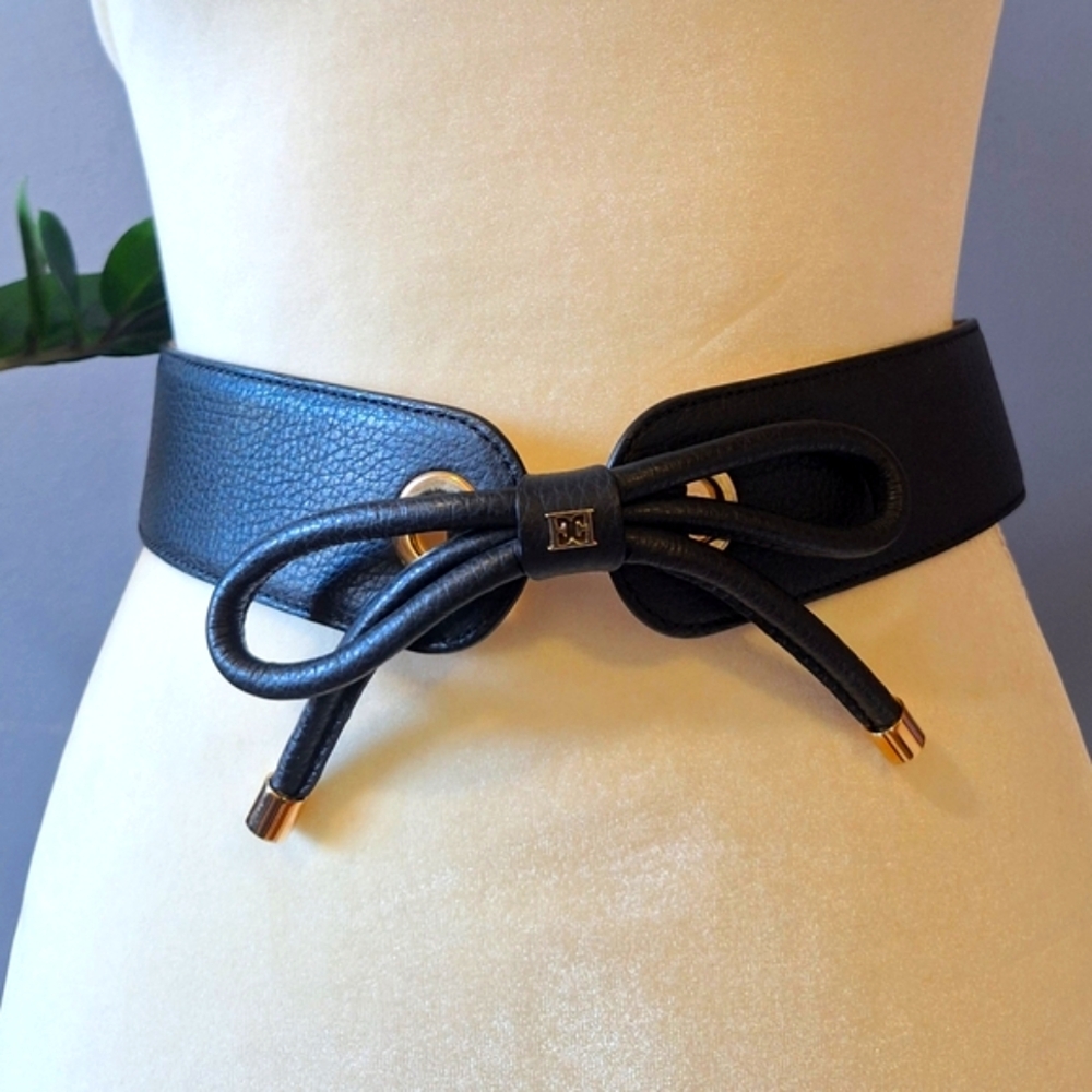 ESCADA made in italy black leather belt